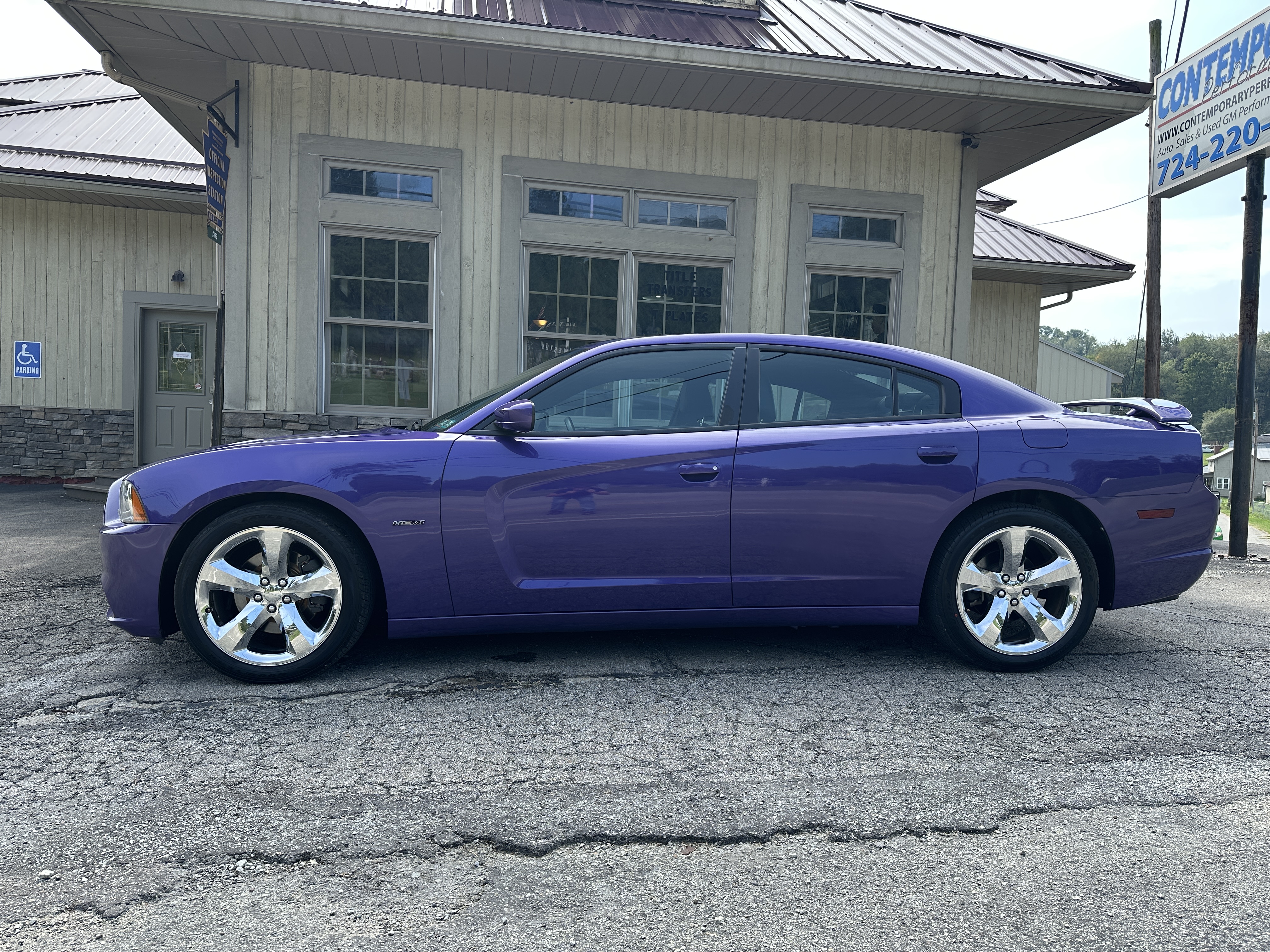 Used 2014 Dodge Charger R/T RWD image 2