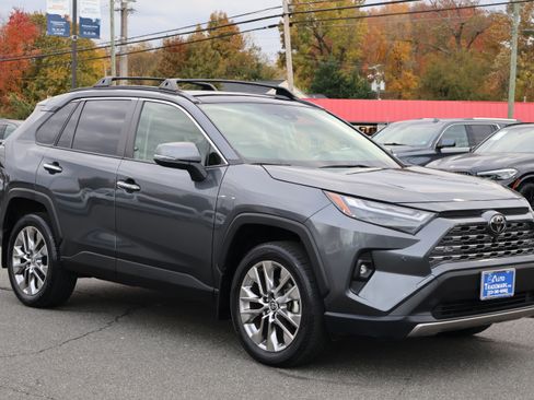 Used 2022 Toyota RAV4 Limited image 9