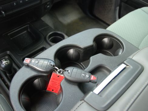 Used 2016 RAM 2500 ST image 19