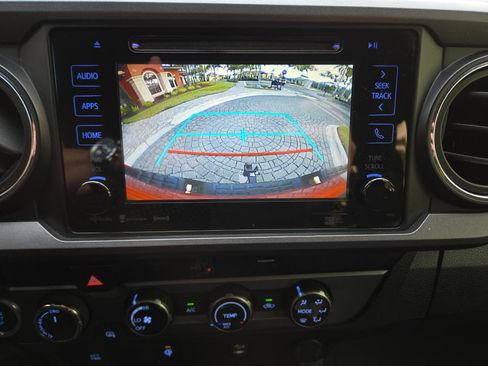 Used 2017 Toyota Tacoma TRD Sport image 28