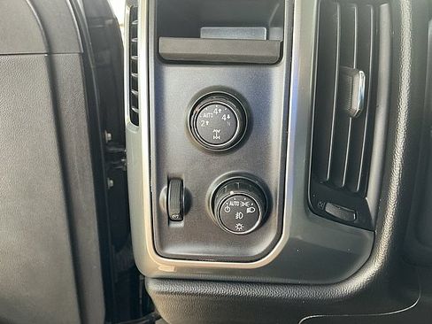 Used 2015 Chevrolet Silverado 1500 Z71 LT Pickup 4D 6 1/2 ft AWD/4WD image 18