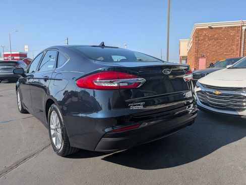 Used 2020 Ford Fusion SE image 3