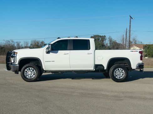 Used 2022 Chevrolet Silverado 2500 LT image 2