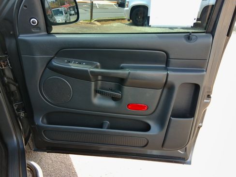 Used 2004 Dodge Ram 1500 Truck SLT image 33