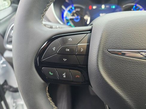 Used 2024 Chrysler Pacifica Select image 30