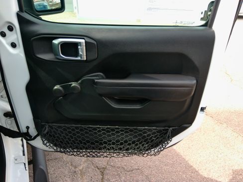 Used 2018 Jeep Wrangler Unlimited Sport image 31