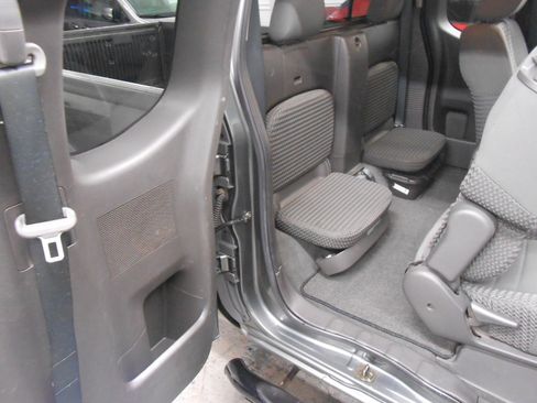Used 2006 Nissan Frontier 4x4 King Cab image 14