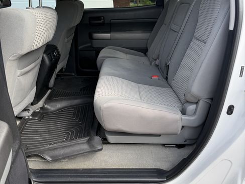 Used 2010 Toyota Tundra 4x4 CrewMax image 6