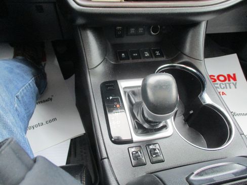Used 2018 Toyota Highlander XLE image 57
