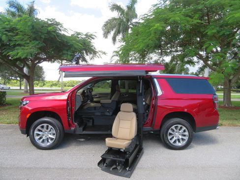 Used 2023 Chevrolet Suburban Premier image 24