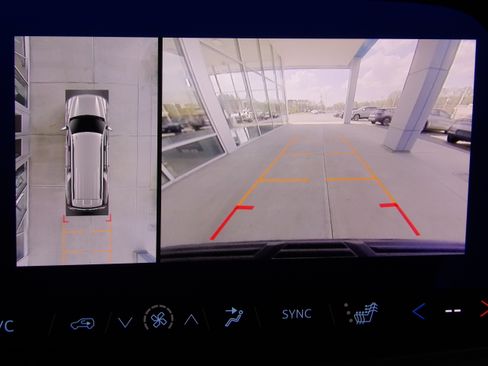 Used 2025 Chevrolet Suburban Z71 image 8