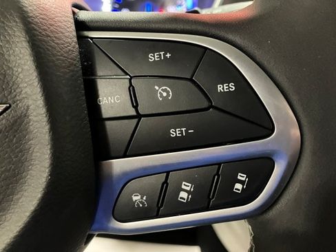 Used 2024 Chrysler Pacifica Touring-L image 13