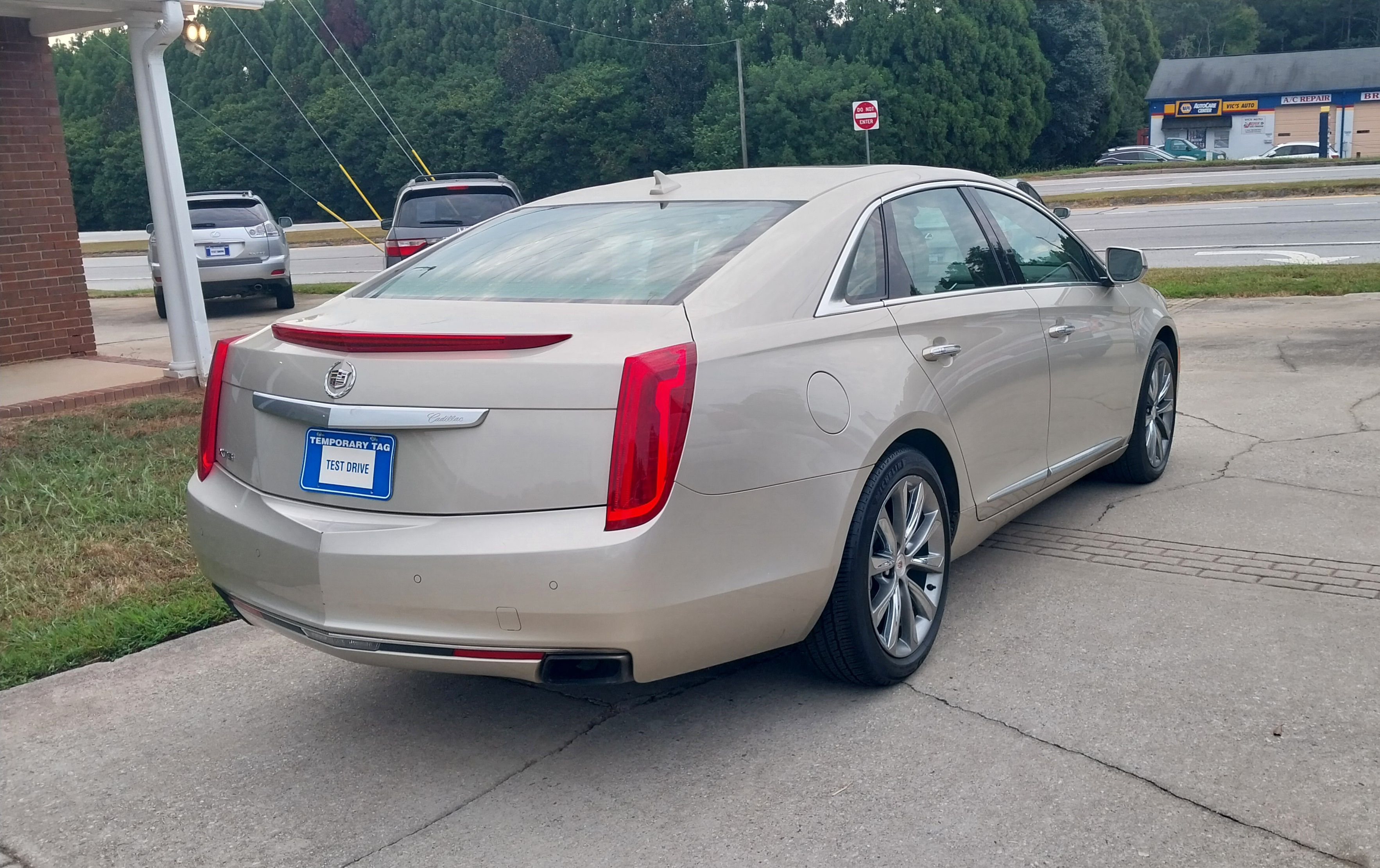 Used 2013 Cadillac XTS Luxury FWD image 6