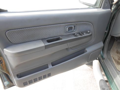 Used 2002 Nissan Xterra XE image 10