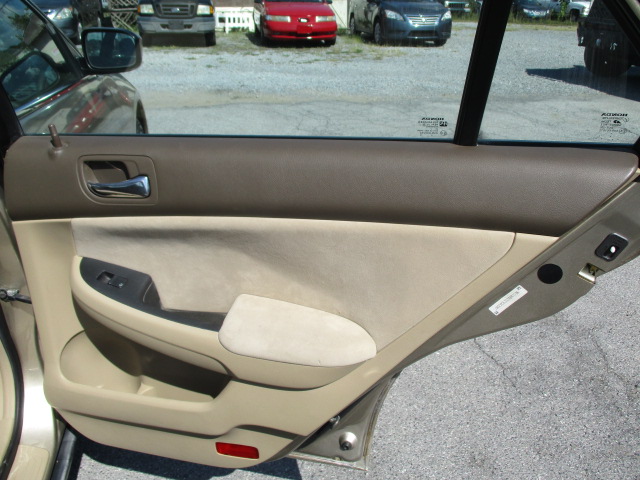 Used 2003 Honda Accord LX Sedan image 18
