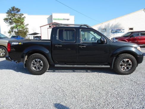 Used 2019 Nissan Frontier PRO-4X image 4