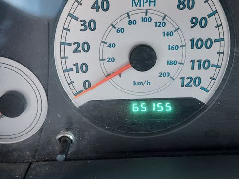 Used 2006 Chrysler Town & Country Touring FWD image 13