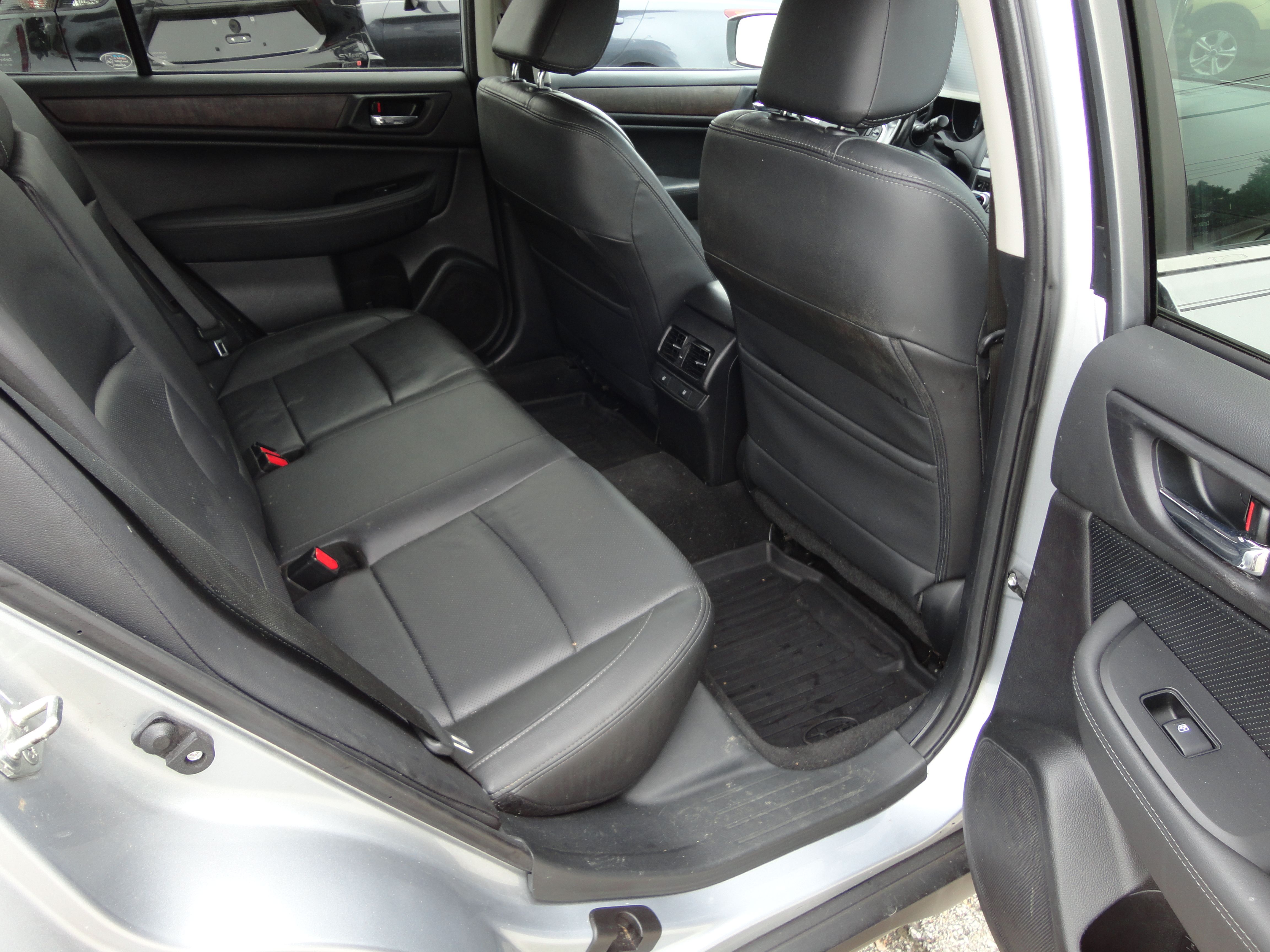 Used 2016 Subaru Outback 2.5i Limited AWD/4WD image 10