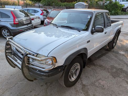 Used 2001 MAZDA B-Series Pickup 4x4 Cab Plus B4000 image 2