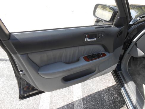 Used 1996 Lexus LS 400 image 12