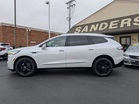 Used 2023 Buick Enclave Essence image 2