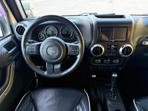 Used 2015 Jeep Wrangler 4WD Unlimited Sahara image 84