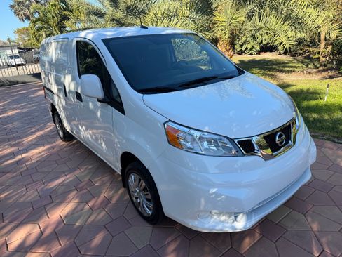 Used 2021 Nissan NV200 SV Van 4D FWD image 3