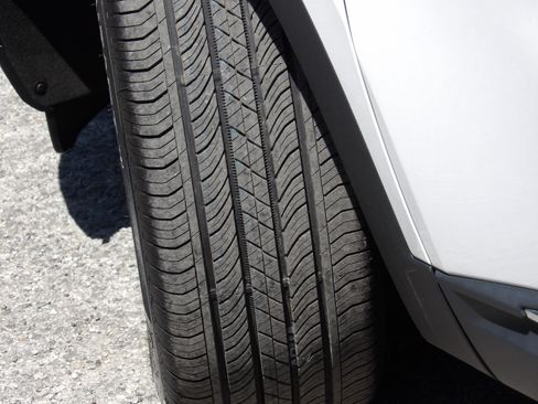 Used 2023 Buick Envision Essence image 13