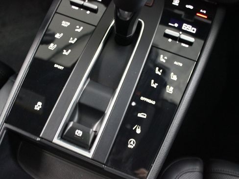 Used 2023 Porsche Macan UNAVAIL AWD/4WD image 21