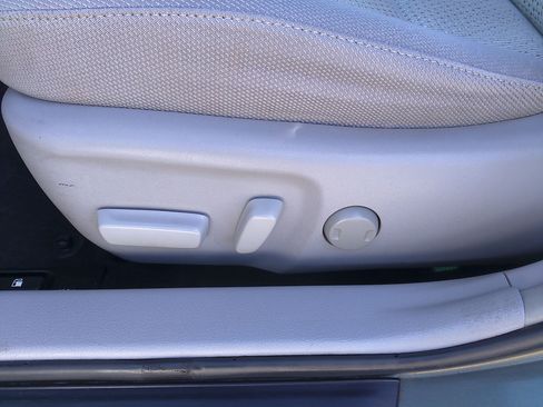 Used 2012 Toyota Camry LE image 33