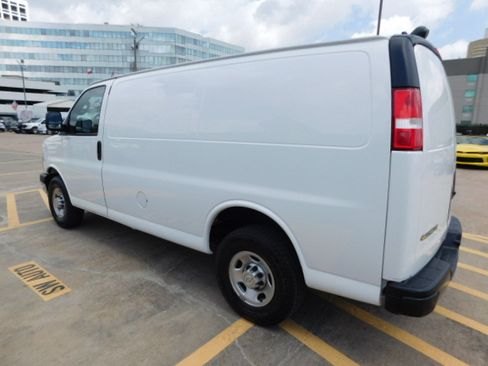 Used 2022 Chevrolet Express 2500 image 5