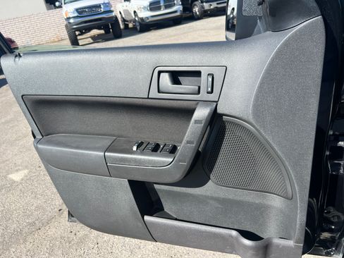 Used 2010 Ford Focus SE Sedan FWD image 16