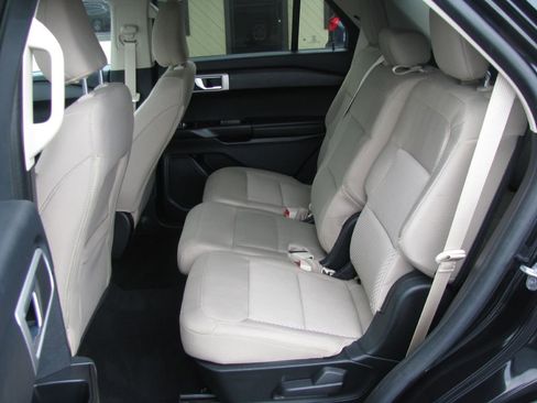 Used 2022 Ford Explorer image 7