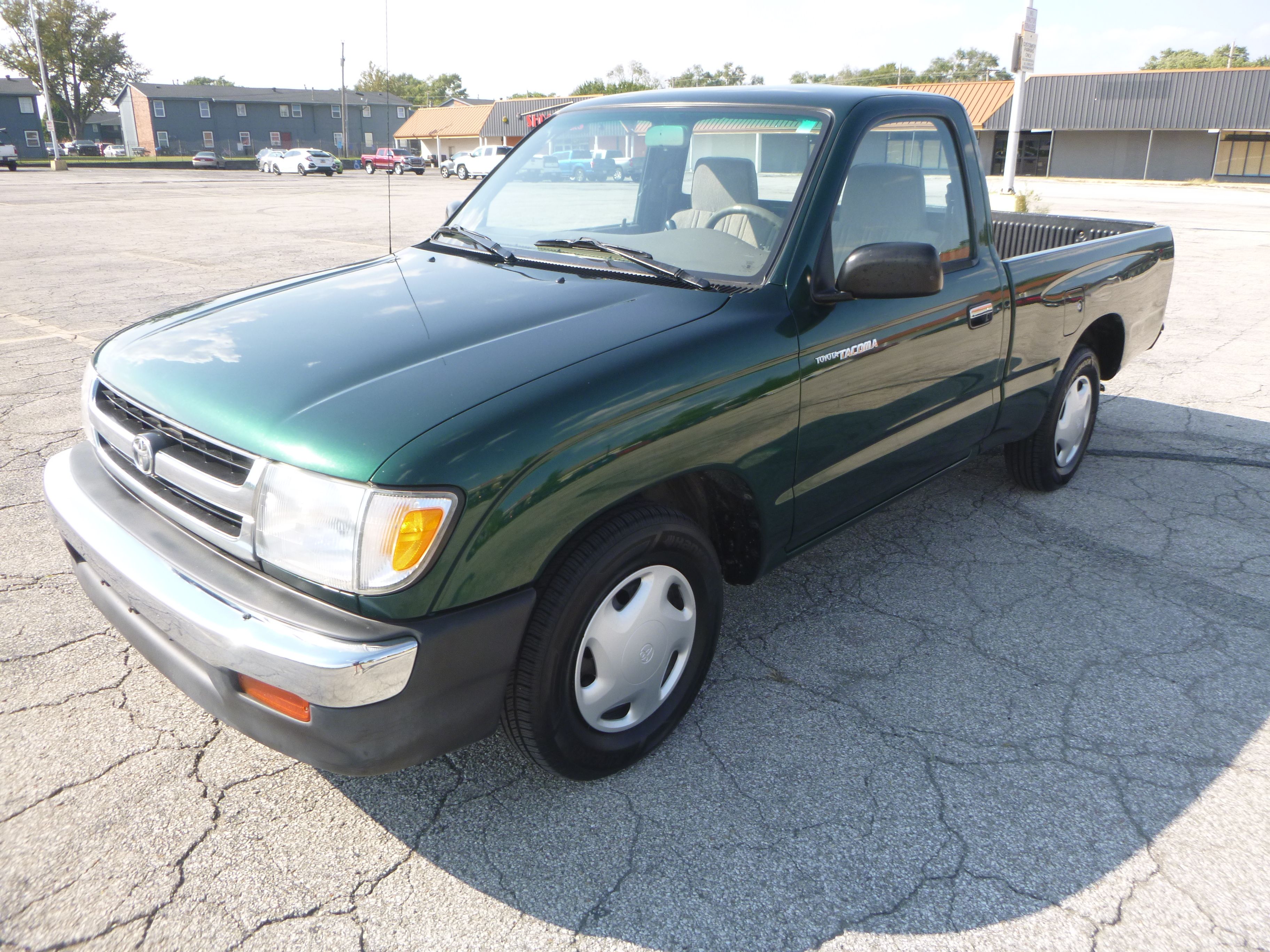 Used 1999 Toyota Tacoma 2WD Regular Cab image 2