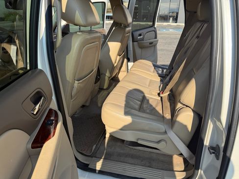 Used 2011 GMC Yukon XL SLT image 11
