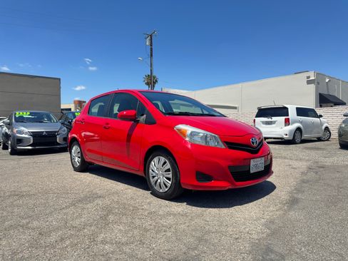 Used 2013 Toyota Yaris 4-Door Hatchback FWD image 11