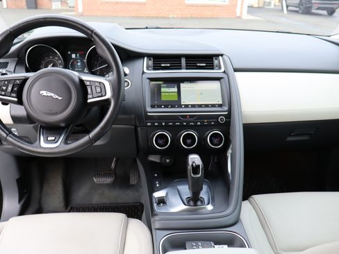 Used 2019 Jaguar E-PACE SE image 19