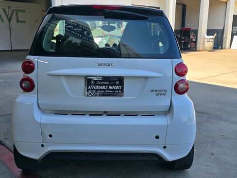 Used 2015 smart fortwo electric drive image 34