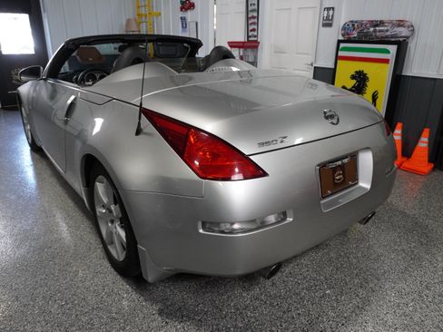 Used 2004 Nissan 350Z Touring image 6