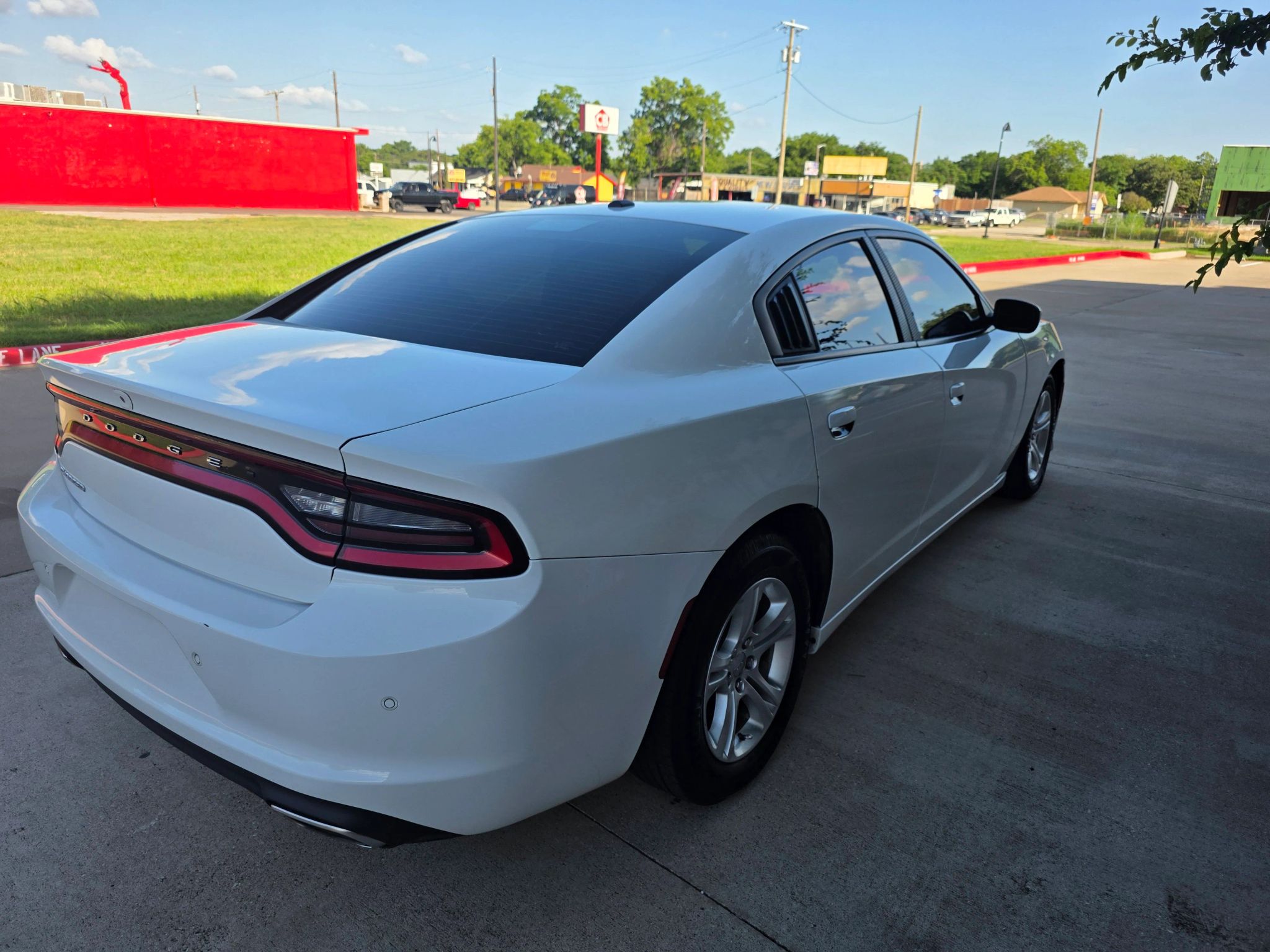 Used 2019 Dodge Charger SXT RWD image 5