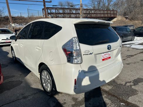 Used 2013 Toyota Prius V Three image 4