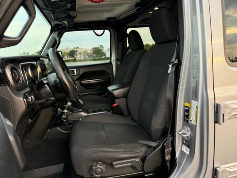 Used 2021 Jeep Gladiator Sport AWD/4WD image 13
