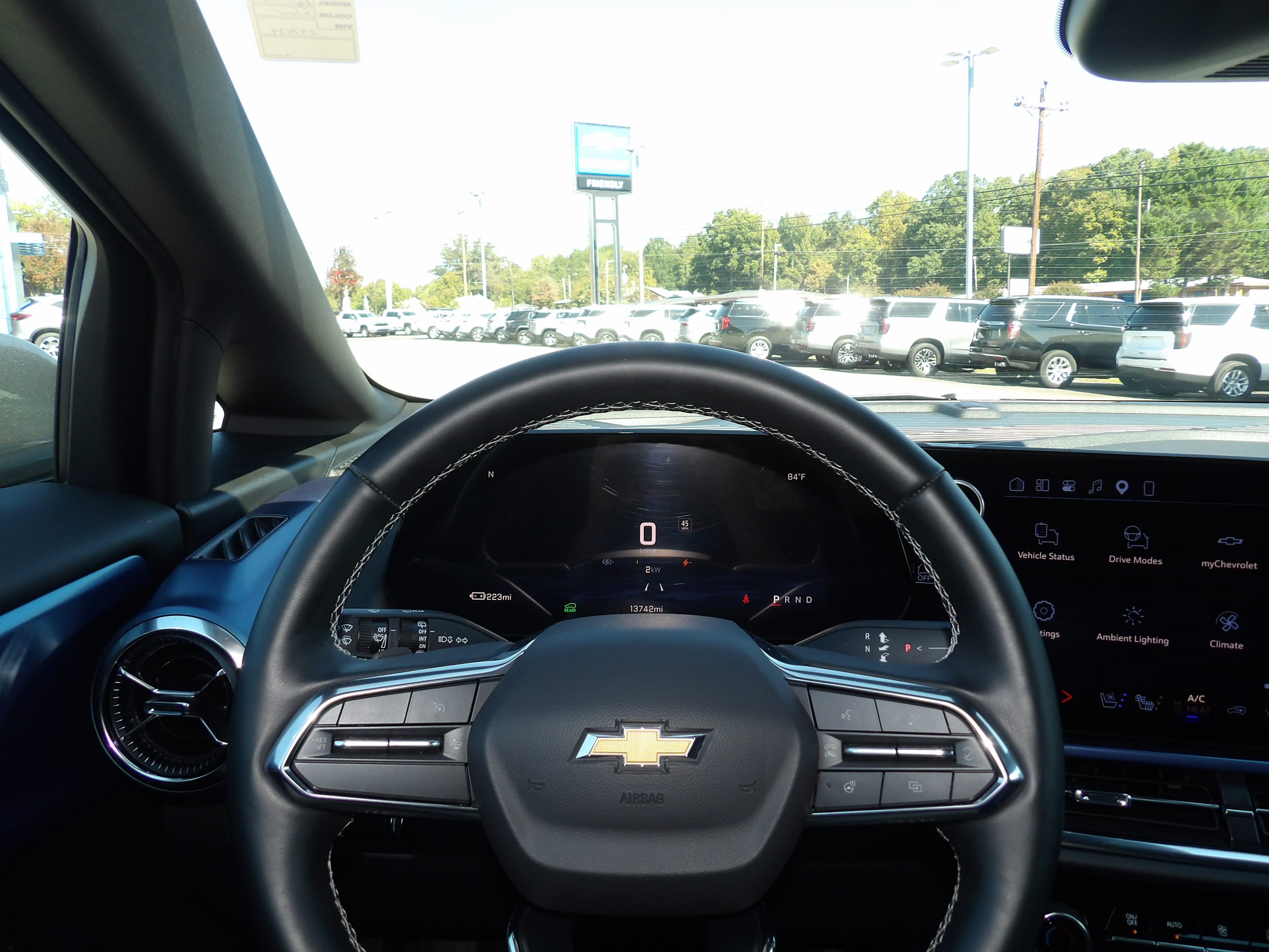 Used 2024 Chevrolet Equinox EV FWD LT w/ 3LT image 2
