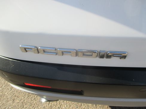 Used 2019 GMC Acadia SLT image 13