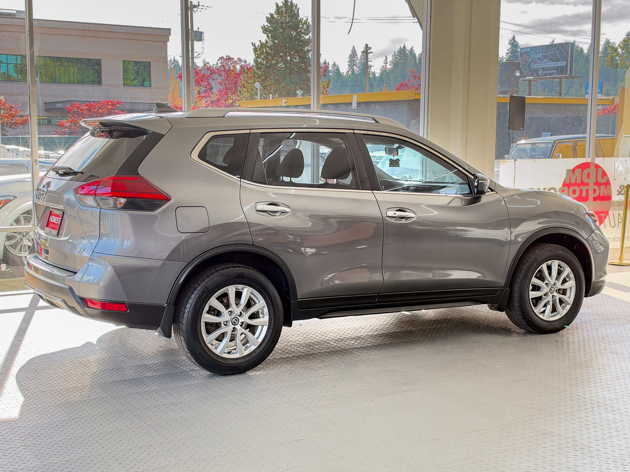 Used 2017 Nissan Rogue FWD image 4