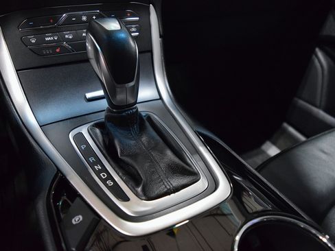 Used 2018 Ford Edge SEL image 25