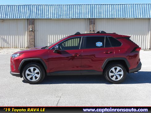 Used 2019 Toyota RAV4 LE image 15