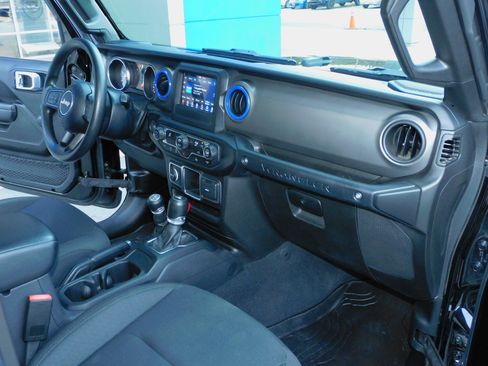 Used 2022 Jeep Wrangler Willys image 3