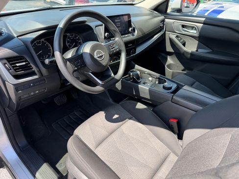 Used 2024 Nissan Rogue AWD SV image 5