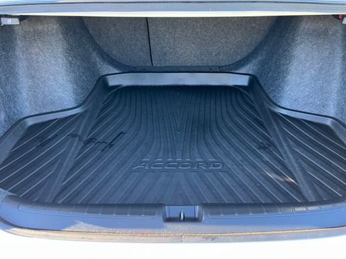 Used 2022 Honda Accord Hybrid Sport image 9